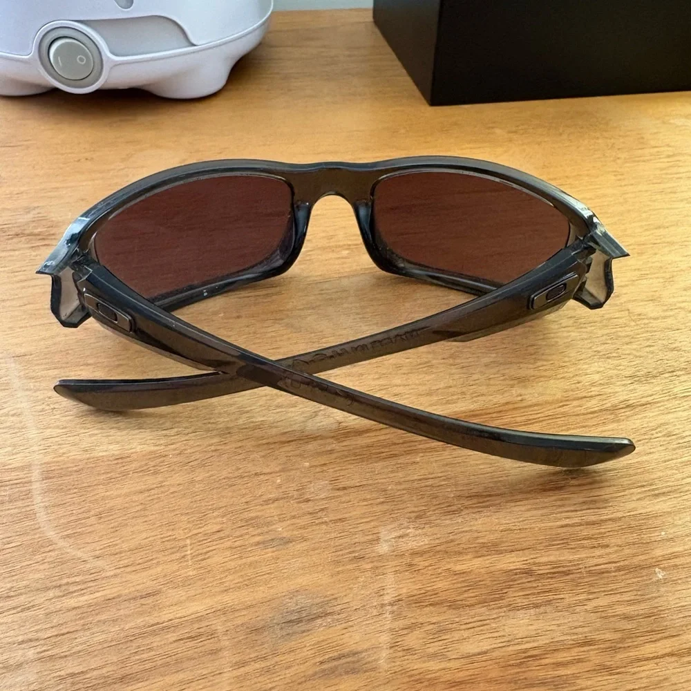 Oakley Retro Black Sunglasses - Picture 3 of 5